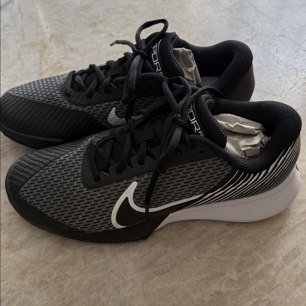 Women’s Vapor Pro Black & White TENNIS Shoes 8.5